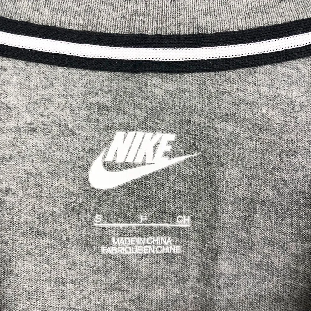 NIKE | Raglan Style V-Neck Just Do It Tee Small